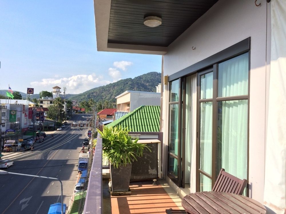 Enjoy'S Beach House & Cafe' Ban Karon Exterior photo