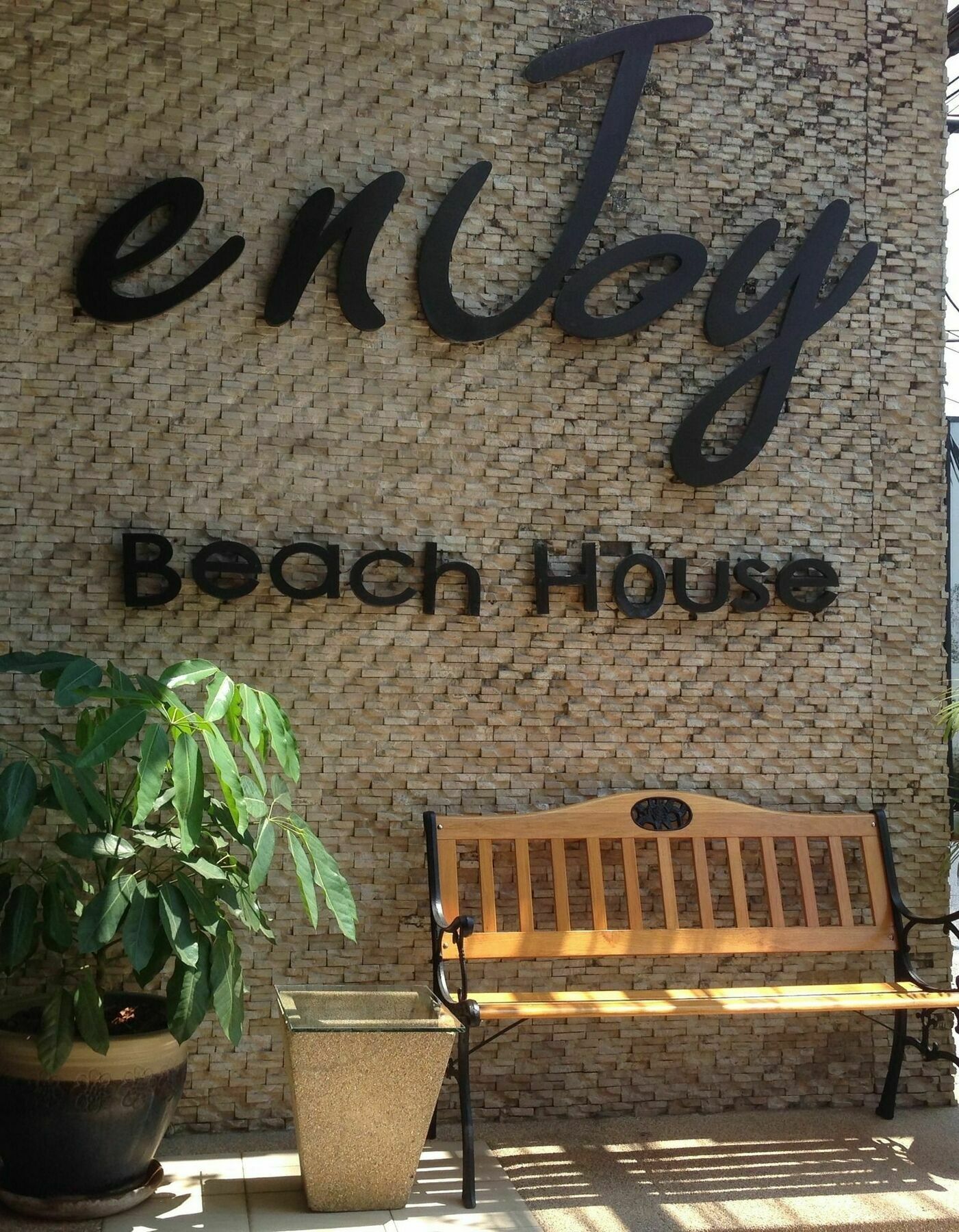 Enjoy'S Beach House & Cafe' Ban Karon Exterior photo