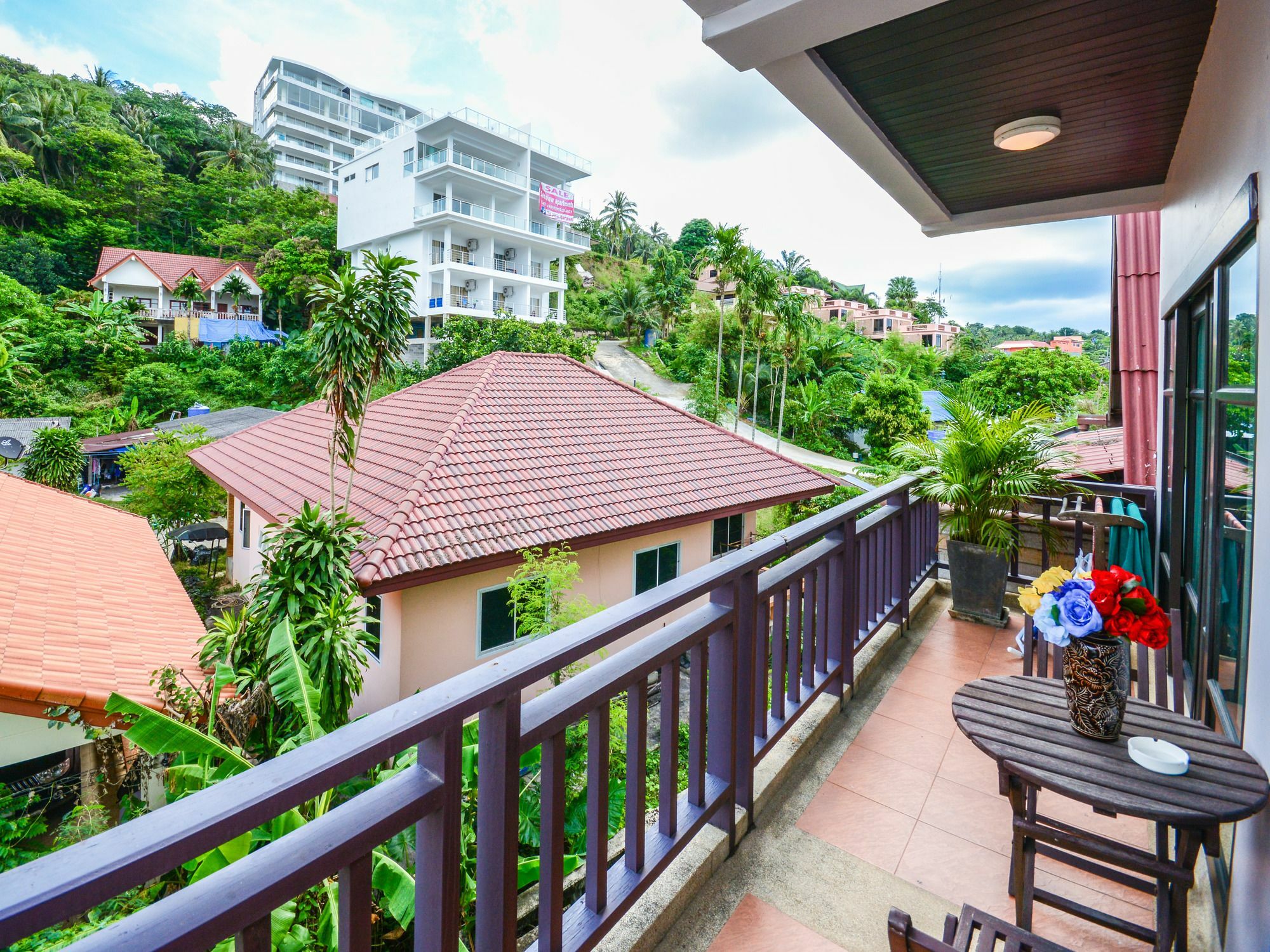 Enjoy'S Beach House & Cafe' Ban Karon Exterior photo
